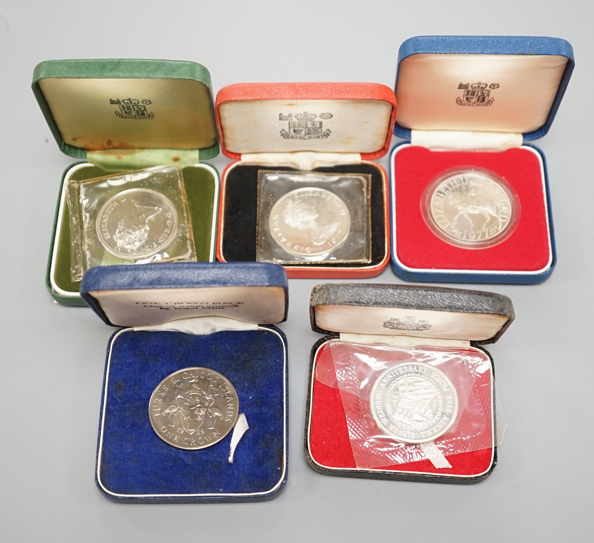 A collection of QEII Brilliant UNC and proof coins including cased set of eight silver jubilee 1977 silver crowns, other silver and cupronickel crowns